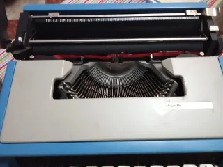 Máquina de coser Olivetti Lettera 31