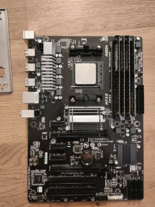 Placa base Gigabyte AM3+