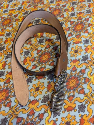 Fibbia cintura mano diavolo chitarra