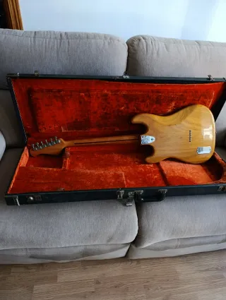 Guitarra Music Man Sabre II de 1978.