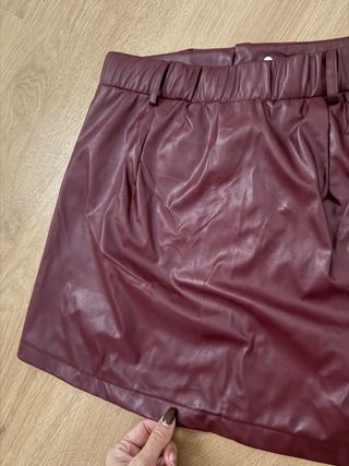 Falda cuero granate talla L