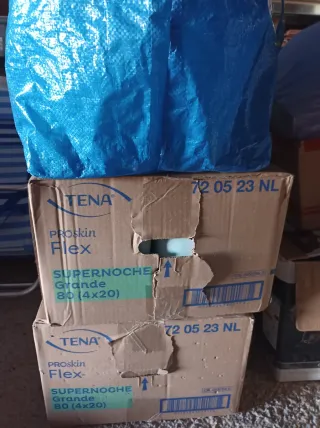 Grande, paquetes  de 20uds. caja 80 unidades.