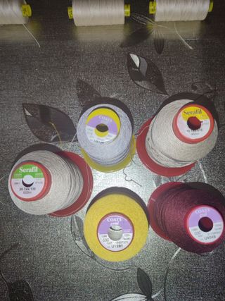 Lotto filati per cucito