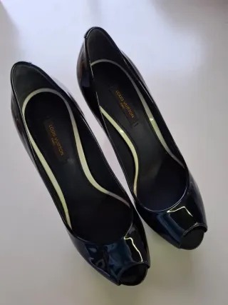 Zapatos Louis Vuitton Negros y Dorados