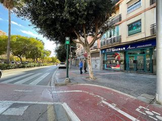 Local comercial en alquiler en Plaza de Toros - Santa Rita en Almería