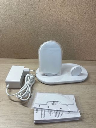 Stazione di ricarica wireless 3 in 1 Belkin, supporto bianco
