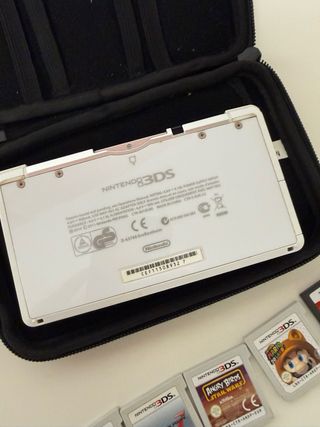 Nintendo 3DS Blanca + 6 Juegos