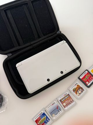 Nintendo 3DS Blanca + 6 Juegos