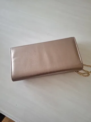 Bolso de fiesta dorado mate con cadena