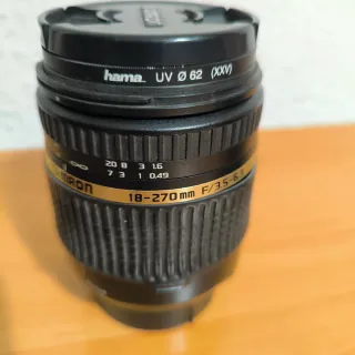 Objetivo Tamron 18-270 con funda y filtro. Nikon