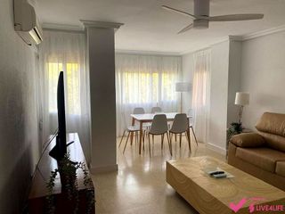 Piso en alquiler en El Juncal - Av. de la Paz en Sevilla