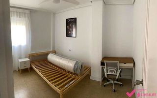 Piso en alquiler en El Juncal - Av. de la Paz en Sevilla