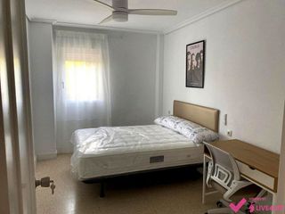 Piso en alquiler en El Juncal - Av. de la Paz en Sevilla