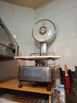 Balanza DINA antigua