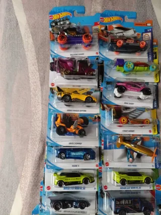 Colección 25 Hot Wheels TH