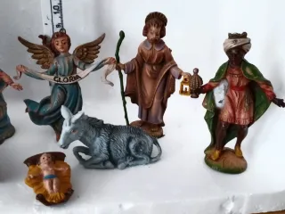 Sacra Famiglia alpino con Re Magi più angelo.