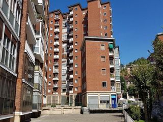 Local comercial en venta en San Pedro de Deusto-La Ribera en Bilbao