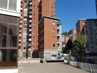 Local comercial en venta en San Pedro de Deusto-La Ribera en Bilbao