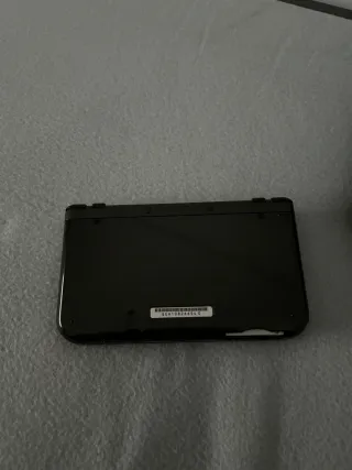 Nintendo New 3DS XL Negra + Funda Pikachu + Lapiz