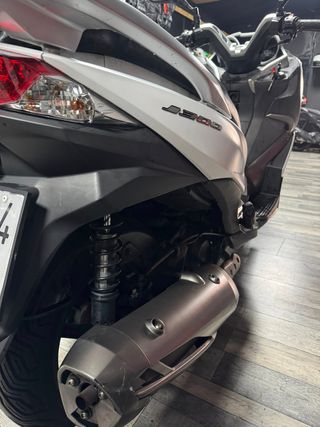 KAWASAKI J 300 2015 .