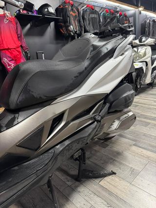 KAWASAKI J 300 2015 .