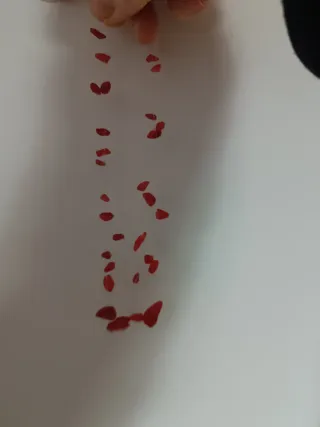 Gargantilla piedras rojas 43 cm de 3 hilos.