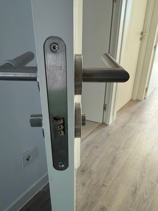 Puerta blanca obra nueva