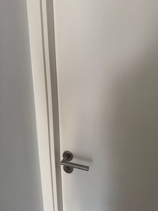 Puerta blanca obra nueva