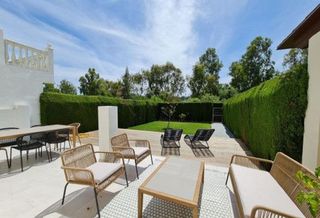 Casa adosada en alquiler en Los Naranjos - Las Brisas en Marbella