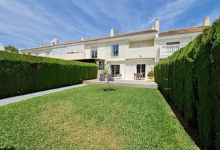 Casa adosada en alquiler en Los Naranjos - Las Brisas en Marbella