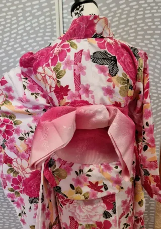 Kimono Furisode Flores Peonías Blanco