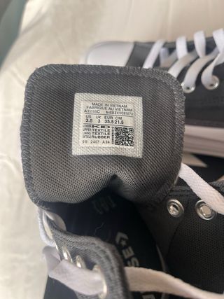 Converse negras con detalles brillantes