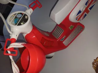 Moto Nancy con 3 muñecas y ropa