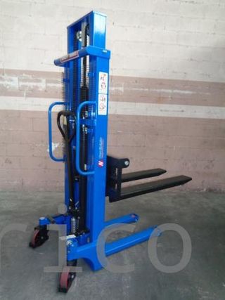 Apilador Manual 1000 Kg - 2500 mm - 16001