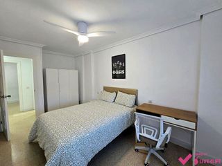 Piso en alquiler en El Juncal - Av. de la Paz en Sevilla