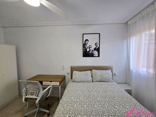 Piso en alquiler en El Juncal - Av. de la Paz en Sevilla