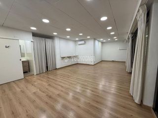Local comercial en alquiler en Santa Eulàlia en Hospitalet de Llobregat, L´