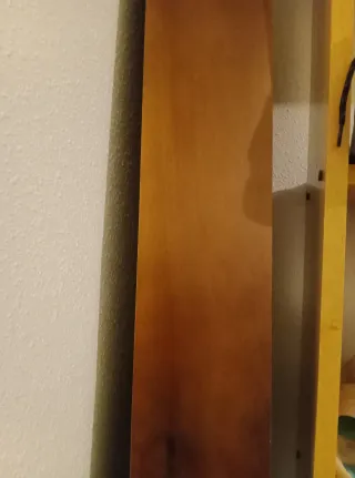 Cama de madera sin marca es madera color café