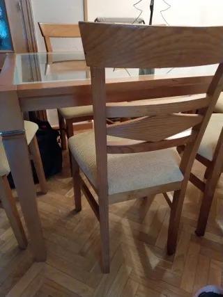 Mesa extensible y 6 sillas madera y cristal