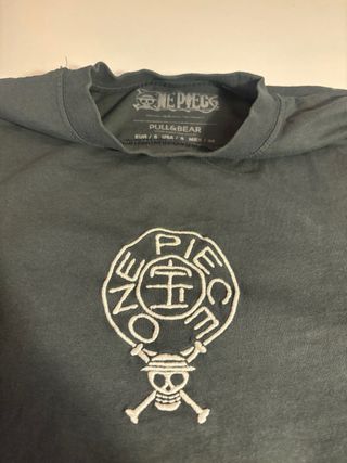 Camiseta One Piece Barco Pirata Gris
