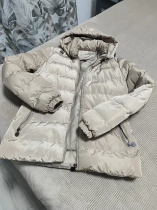 Chaqueta acolchada camel dorada