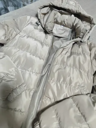 Chaqueta acolchada camel dorada