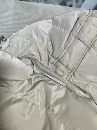 Chaqueta acolchada camel dorada