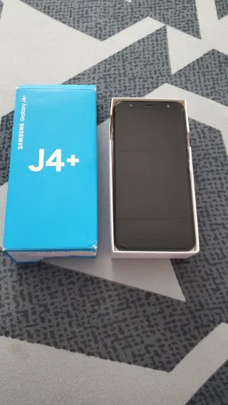 Samsung Galaxy J4+ in perfette condizioni con piccola macchia sullo schermo