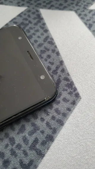 Samsung Galaxy J4+ in perfette condizioni con piccola macchia sullo schermo