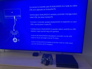 PS4 Slim 1TB + 2 mandos + estación carga