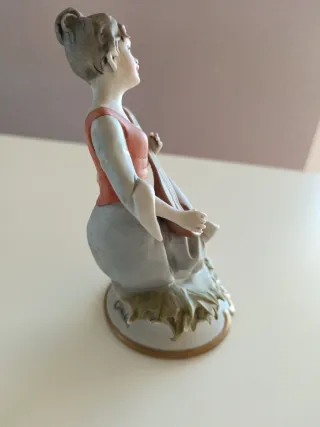 Statua Capodimonte donna con liuto
