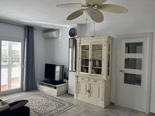 SE ALQUILA PISO CON PISCINA Y GARAJE , TORREBLANCA