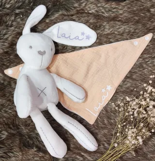 Peluche conejo y babero personalizado