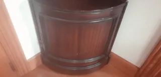 Estanteria madera con puerta inferior